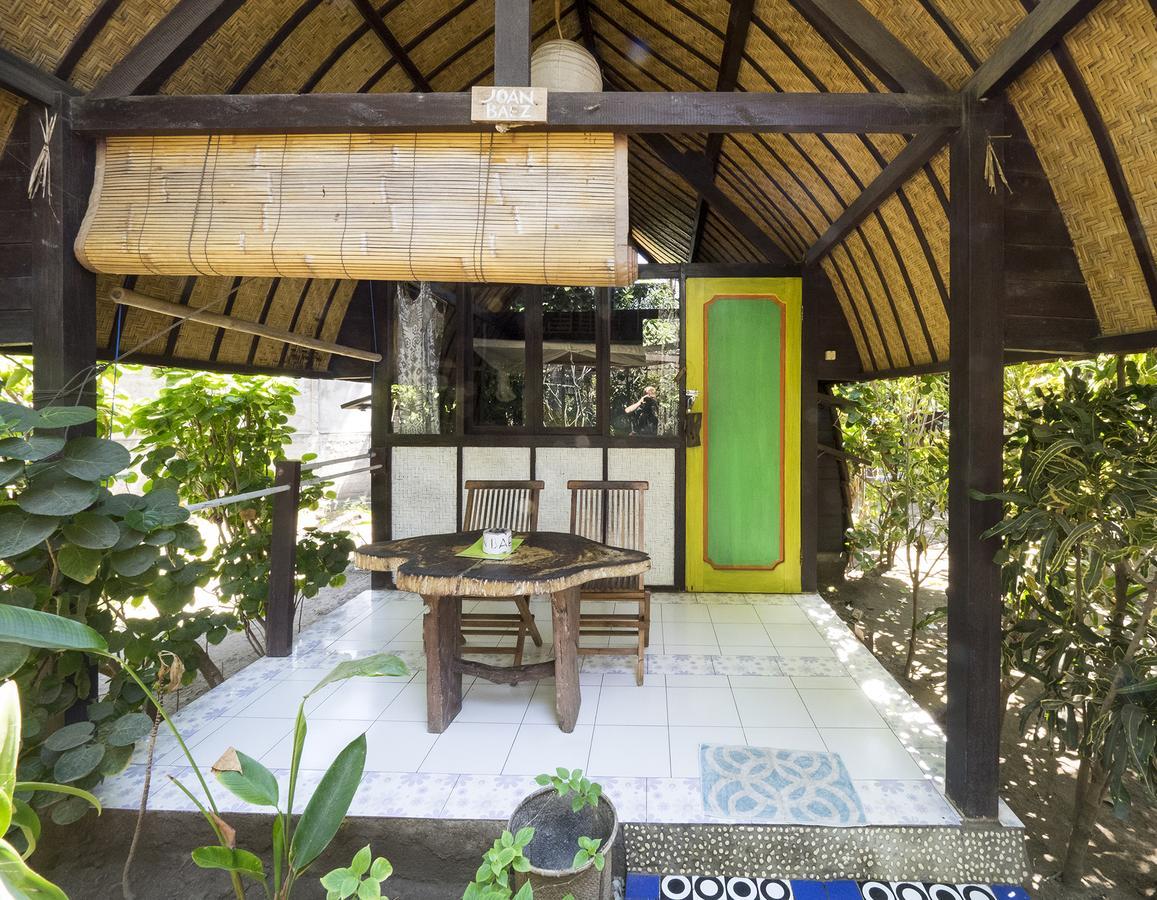 Отель Woodstock Gili - Garden And Bungalows Гили Траванган Экстерьер фото