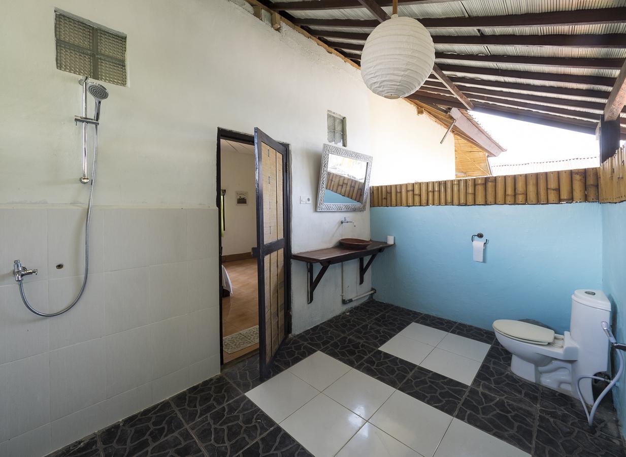 Отель Woodstock Gili - Garden And Bungalows Гили Траванган Экстерьер фото