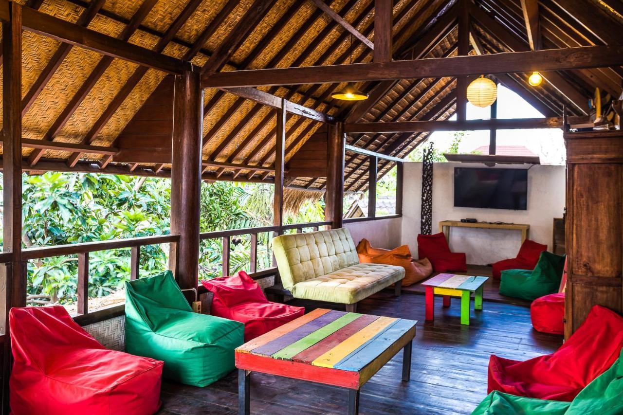 Отель Woodstock Gili - Garden And Bungalows Гили Траванган Экстерьер фото